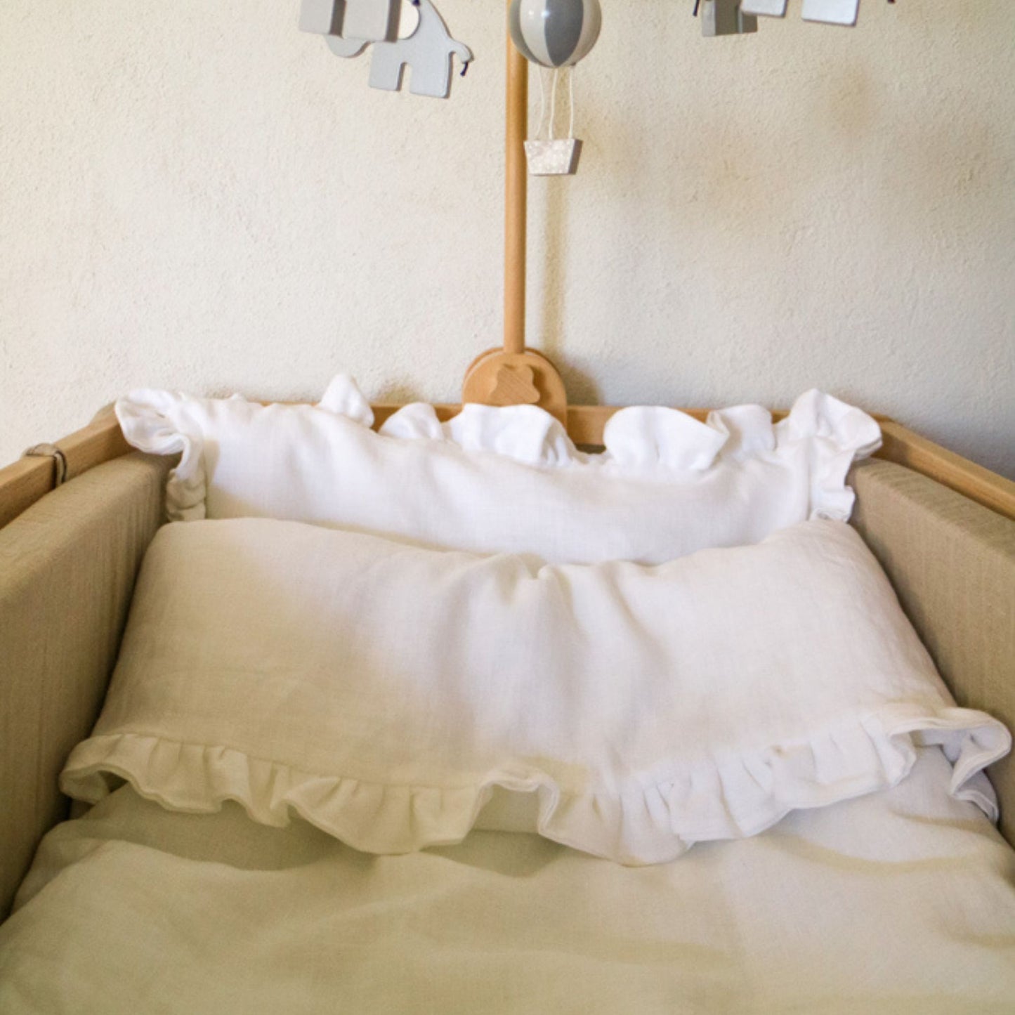 Baby/Toddler bedding set with Ruffles