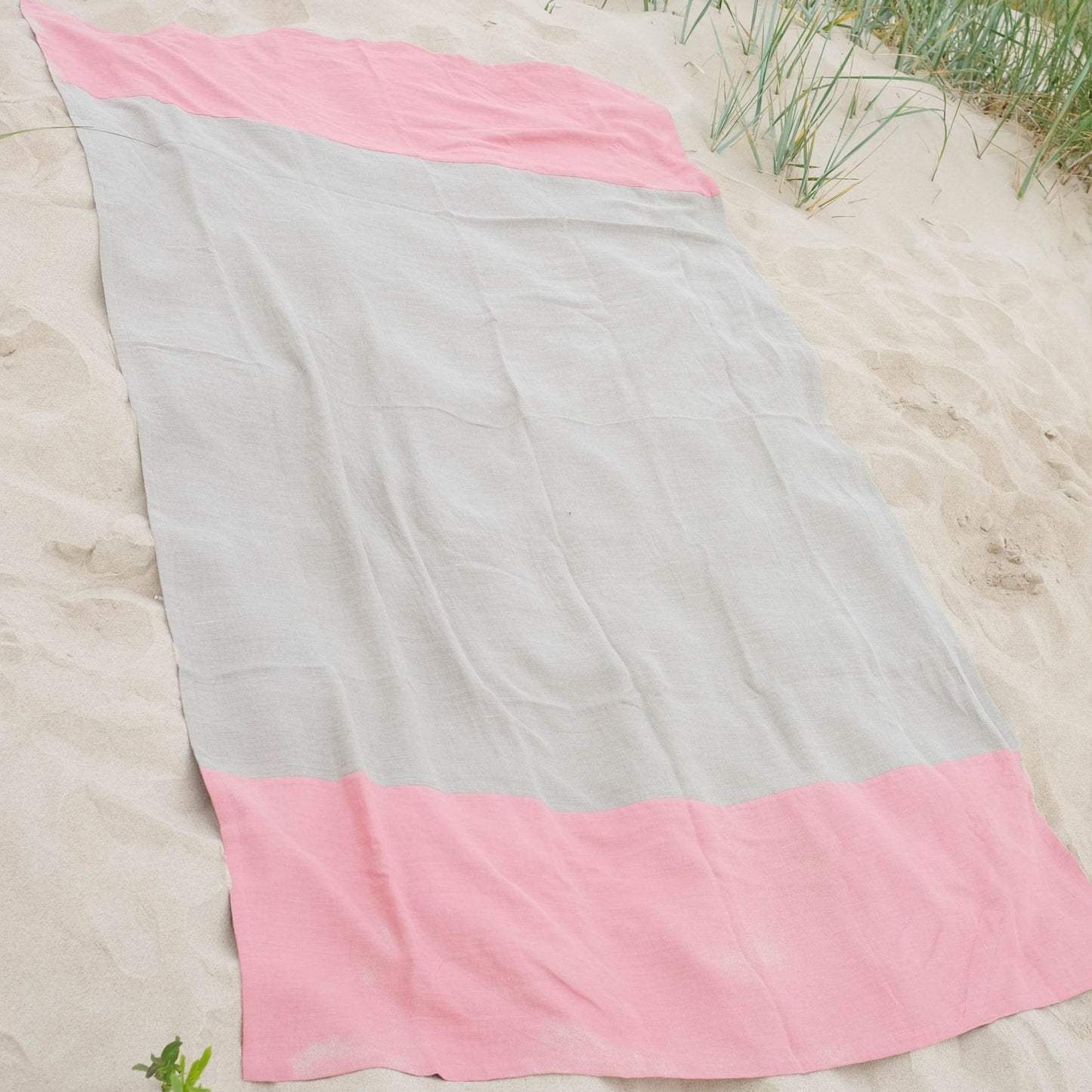 Linen Beach Blanket in Pink