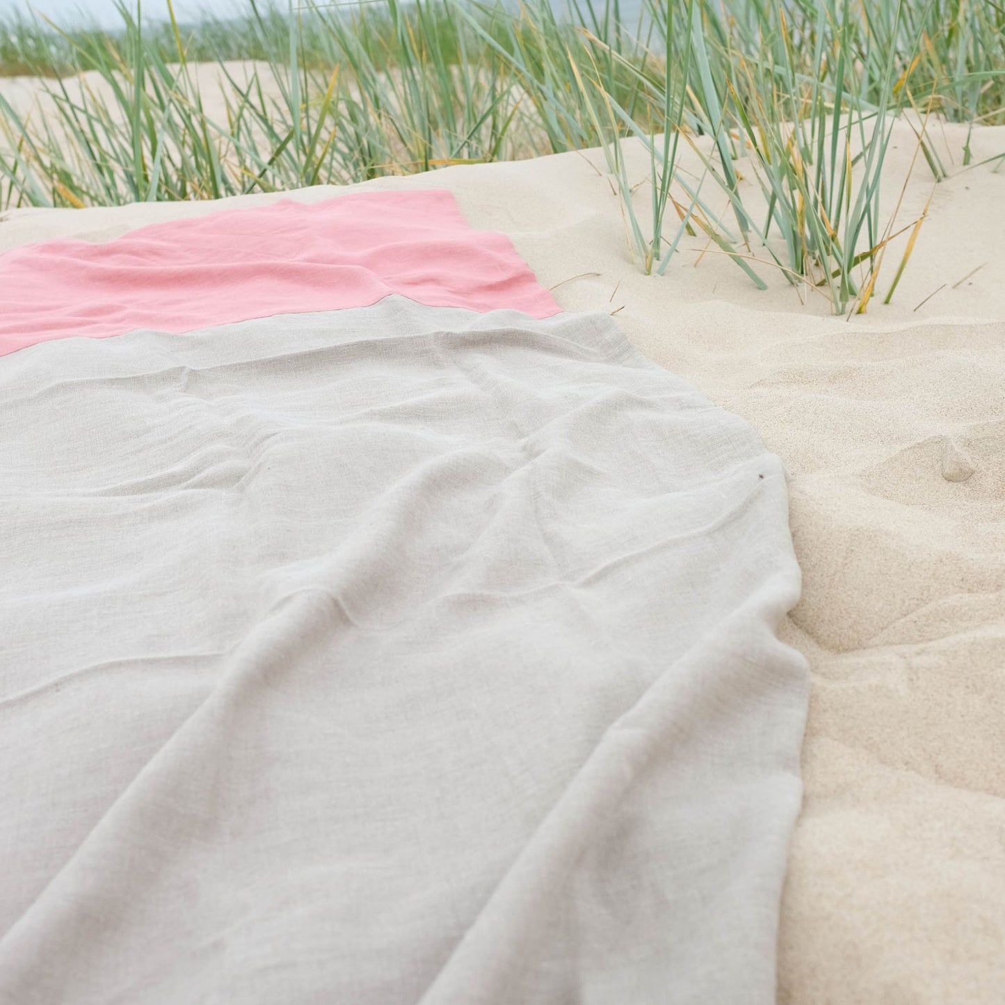 Linen Beach Blanket in Pink