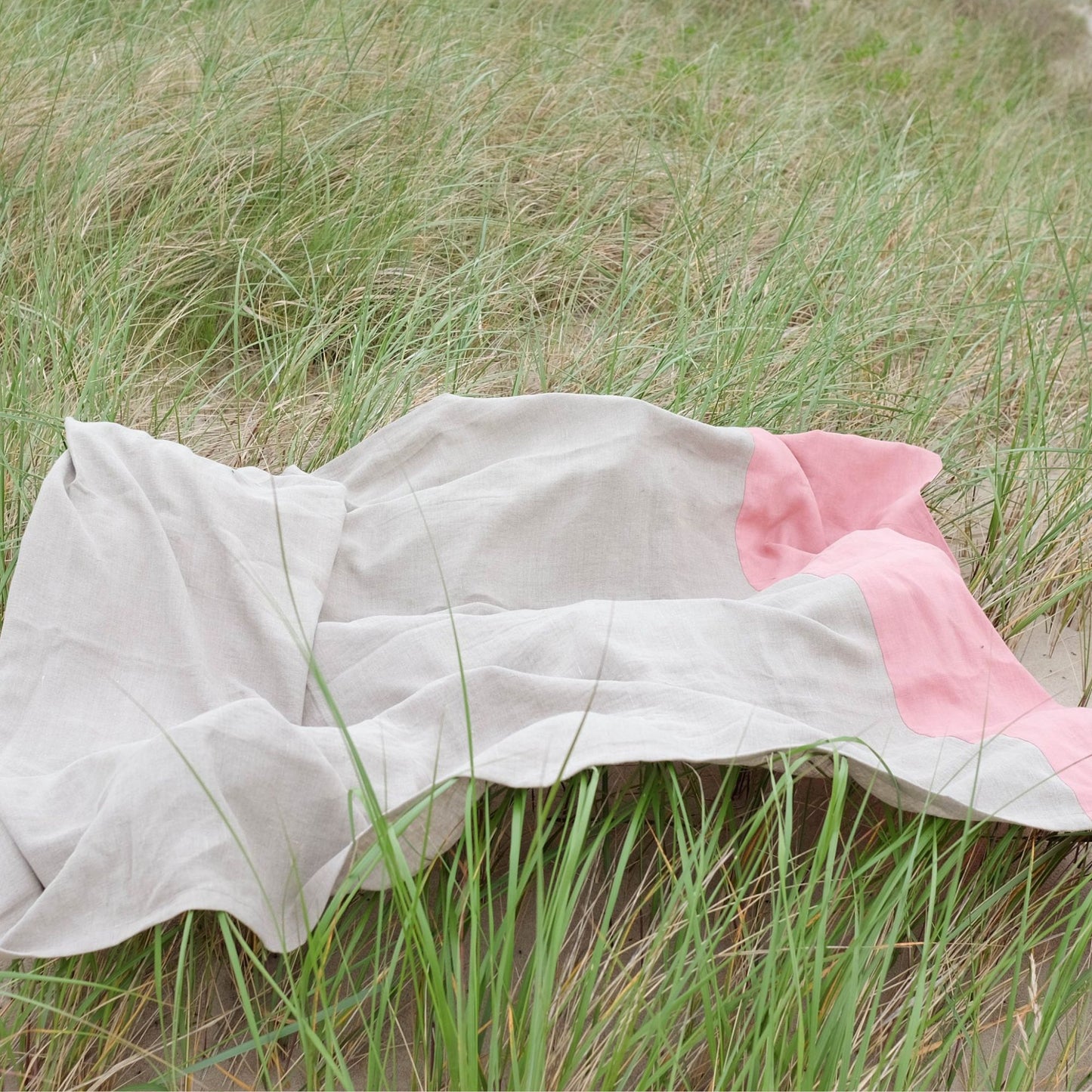 Linen Beach Blanket in Pink