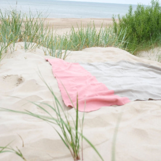 Linen Beach Blanket in Pink